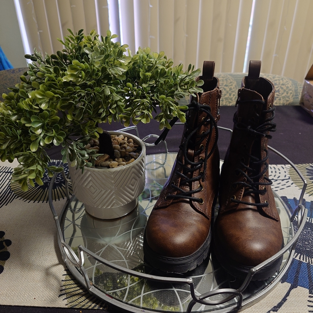 Women's Brown  Boots 8